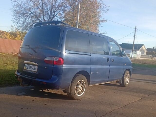 Синий Хендай Н1 (Старекс), объемом двигателя 2.5 л и пробегом 287 тыс. км за 3000 $, фото 3 на Automoto.ua