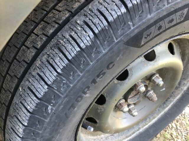 Зеленый Хендай Н1 (Старекс), объемом двигателя 2.5 л и пробегом 287 тыс. км за 4000 $, фото 12 на Automoto.ua