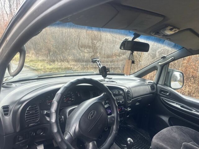 Зеленый Хендай Н1 (Старекс), объемом двигателя 2.5 л и пробегом 223 тыс. км за 4700 $, фото 4 на Automoto.ua