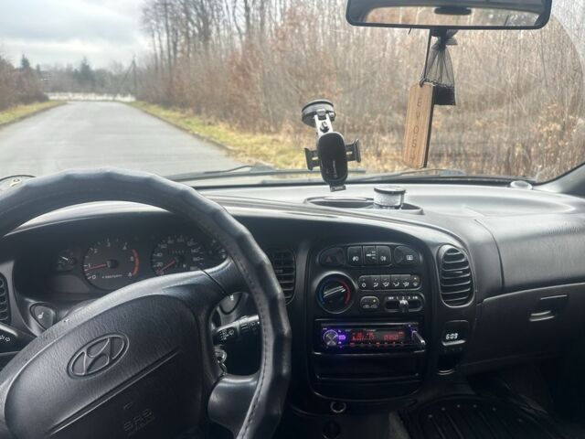 Зеленый Хендай Н1 (Старекс), объемом двигателя 2.5 л и пробегом 223 тыс. км за 4700 $, фото 5 на Automoto.ua