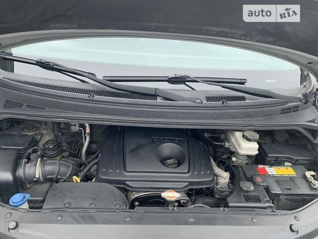 Сірий Хендай Н1 пас., об'ємом двигуна 2.5 л та пробігом 268 тис. км за 11948 $, фото 1 на Automoto.ua