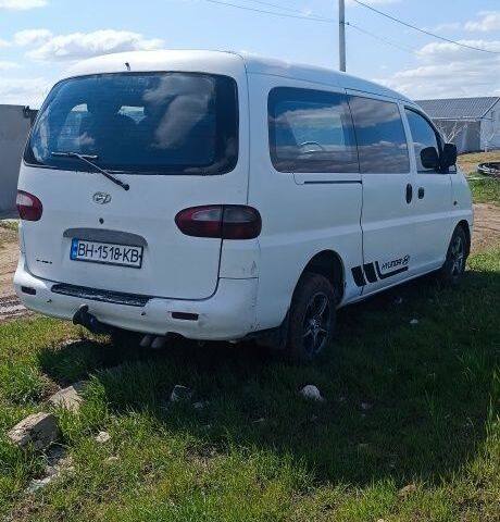 Белый Хендай Н 100, объемом двигателя 2.5 л и пробегом 363 тыс. км за 3755 $, фото 2 на Automoto.ua