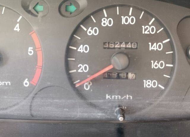 Белый Хендай Н 100, объемом двигателя 2.5 л и пробегом 363 тыс. км за 3755 $, фото 4 на Automoto.ua