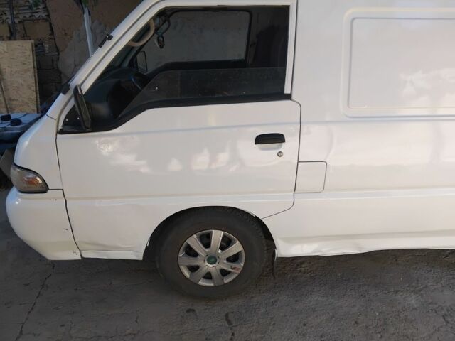 Білий Хендай Н 100, об'ємом двигуна 2 л та пробігом 33 тис. км за 2200 $, фото 3 на Automoto.ua