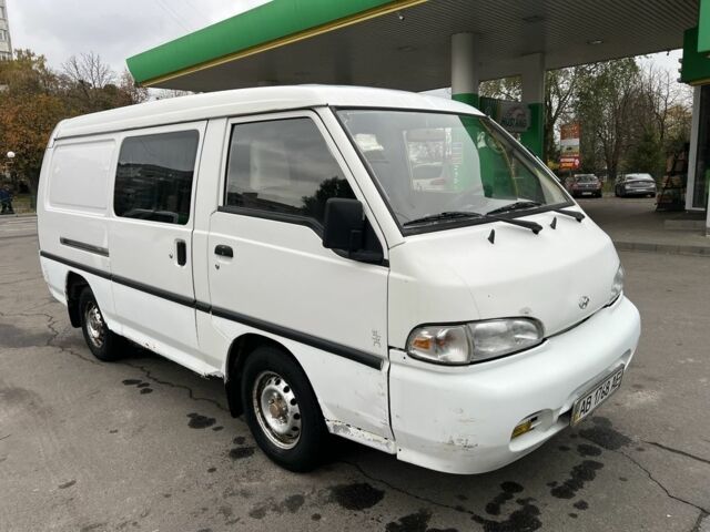 Белый Хендай Н 100, объемом двигателя 2.5 л и пробегом 310 тыс. км за 1950 $, фото 1 на Automoto.ua