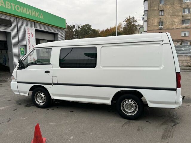 Белый Хендай Н 100, объемом двигателя 2.5 л и пробегом 310 тыс. км за 1950 $, фото 6 на Automoto.ua