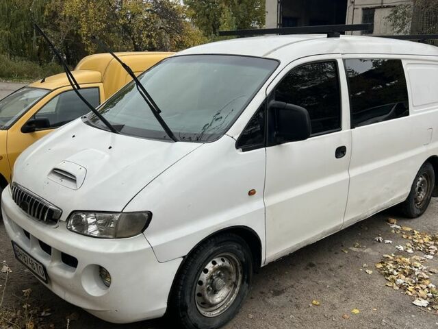 Белый Хендай Н 100, объемом двигателя 2.5 л и пробегом 300 тыс. км за 4000 $, фото 3 на Automoto.ua