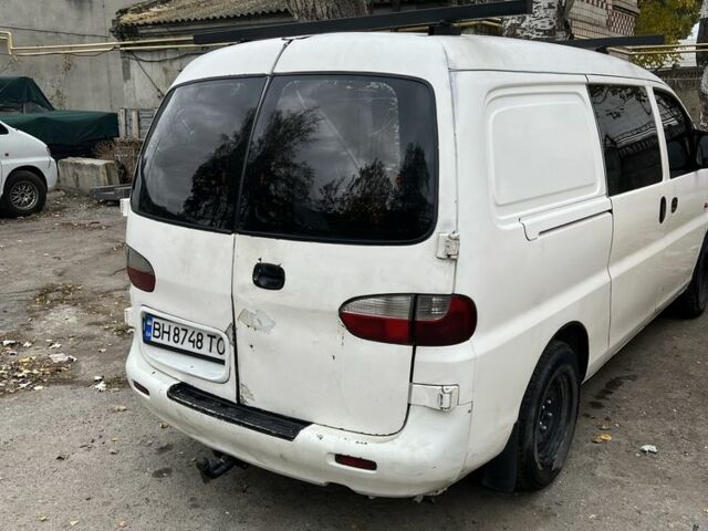 Белый Хендай Н 100, объемом двигателя 2.5 л и пробегом 300 тыс. км за 4000 $, фото 2 на Automoto.ua