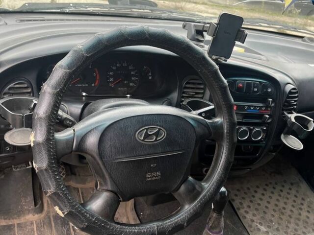 Белый Хендай Н 100, объемом двигателя 2.5 л и пробегом 350 тыс. км за 2600 $, фото 7 на Automoto.ua