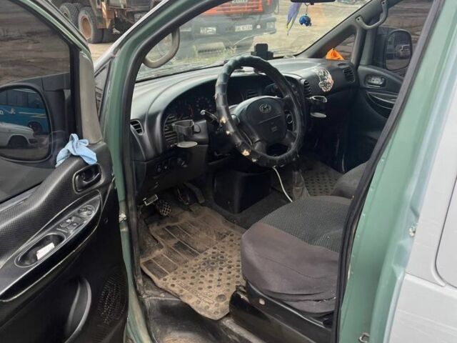 Белый Хендай Н 100, объемом двигателя 2.5 л и пробегом 350 тыс. км за 2600 $, фото 6 на Automoto.ua