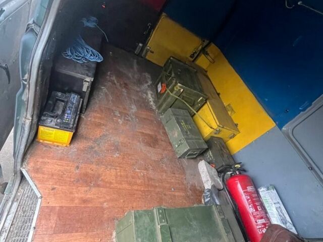 Белый Хендай Н 100, объемом двигателя 2.5 л и пробегом 350 тыс. км за 2600 $, фото 9 на Automoto.ua