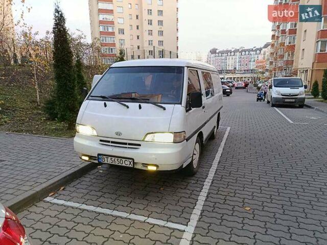 Белый Хендай Н 100, объемом двигателя 2.5 л и пробегом 250 тыс. км за 2499 $, фото 1 на Automoto.ua