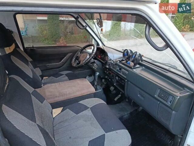 Белый Хендай Н 100, объемом двигателя 2.48 л и пробегом 250 тыс. км за 2200 $, фото 10 на Automoto.ua