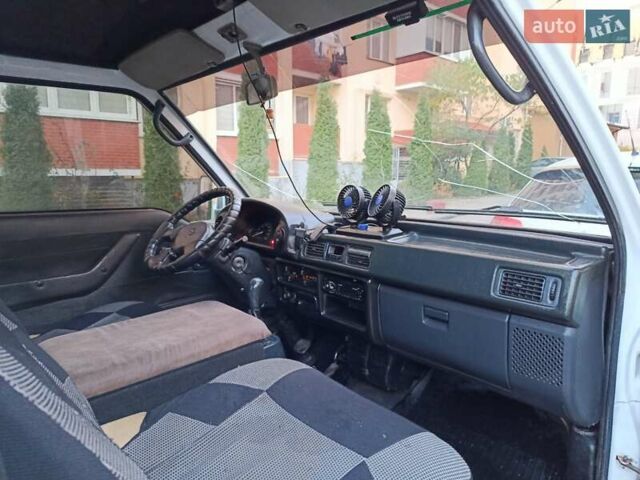 Белый Хендай Н 100, объемом двигателя 2.5 л и пробегом 250 тыс. км за 2499 $, фото 17 на Automoto.ua