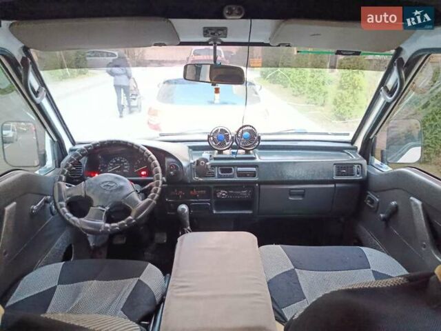 Белый Хендай Н 100, объемом двигателя 2.5 л и пробегом 250 тыс. км за 2499 $, фото 15 на Automoto.ua