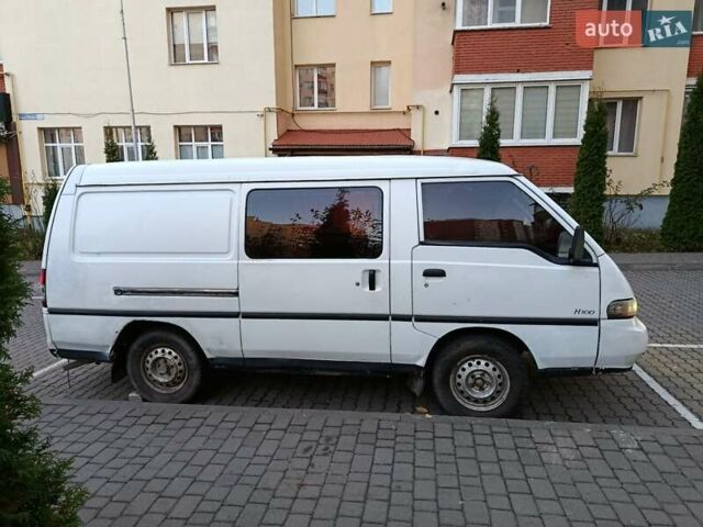 Белый Хендай Н 100, объемом двигателя 2.5 л и пробегом 250 тыс. км за 2499 $, фото 8 на Automoto.ua