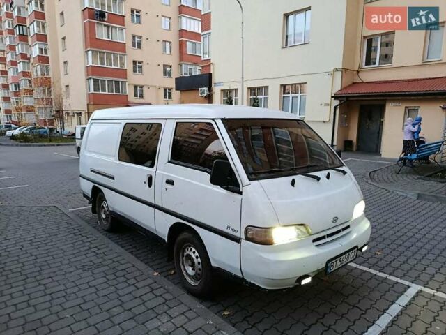 Белый Хендай Н 100, объемом двигателя 2.5 л и пробегом 250 тыс. км за 2499 $, фото 9 на Automoto.ua