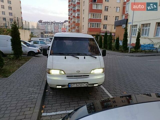 Белый Хендай Н 100, объемом двигателя 2.5 л и пробегом 250 тыс. км за 2499 $, фото 10 на Automoto.ua