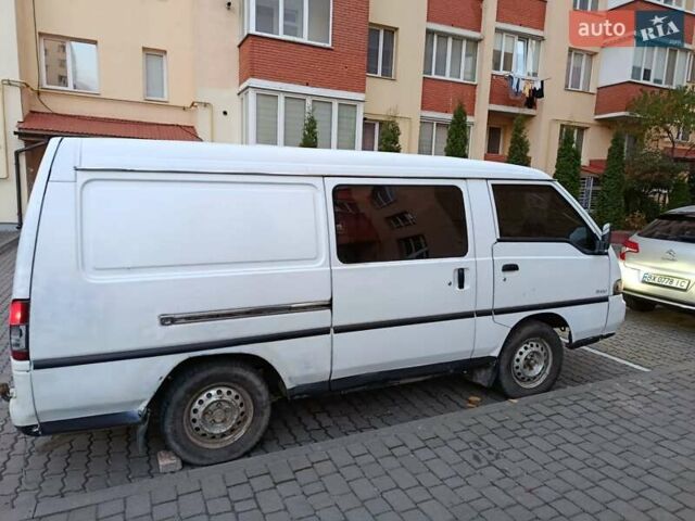 Белый Хендай Н 100, объемом двигателя 2.5 л и пробегом 250 тыс. км за 2499 $, фото 7 на Automoto.ua