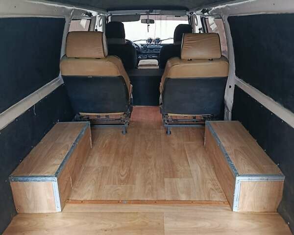 Белый Хендай Н 100, объемом двигателя 2.48 л и пробегом 250 тыс. км за 2200 $, фото 14 на Automoto.ua