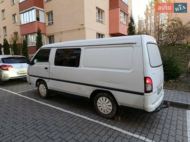 Белый Хендай Н 100, объемом двигателя 2.5 л и пробегом 250 тыс. км за 2499 $, фото 3 на Automoto.ua