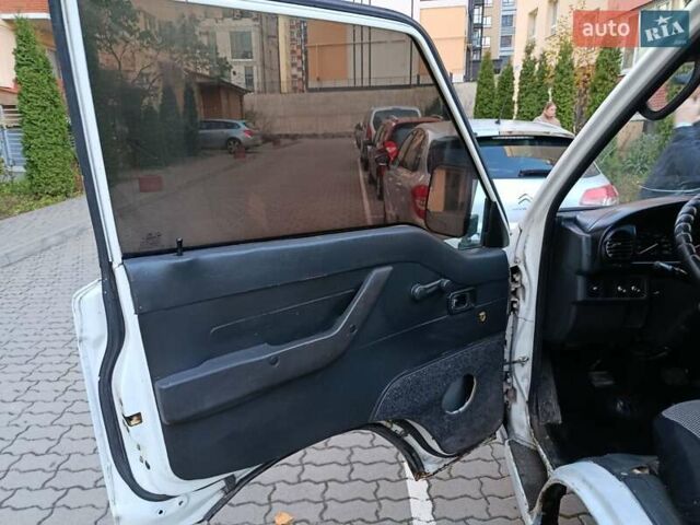 Белый Хендай Н 100, объемом двигателя 2.5 л и пробегом 250 тыс. км за 2499 $, фото 18 на Automoto.ua