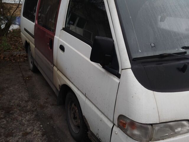 Білий Хендай Н 100, об'ємом двигуна 2.5 л та пробігом 400 тис. км за 1400 $, фото 2 на Automoto.ua