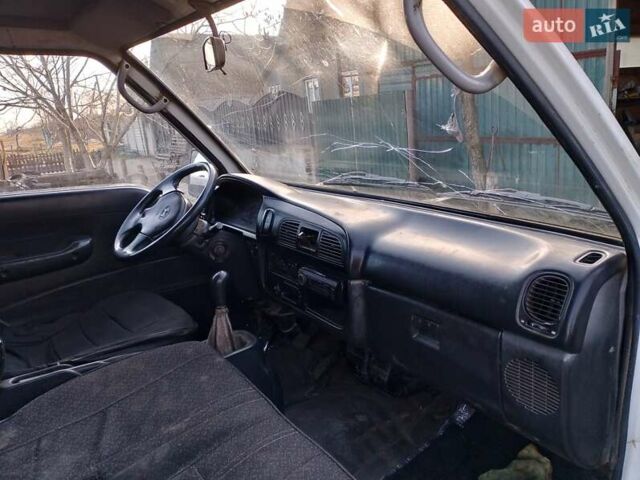 Белый Хендай Н 100, объемом двигателя 2.5 л и пробегом 222 тыс. км за 1300 $, фото 9 на Automoto.ua