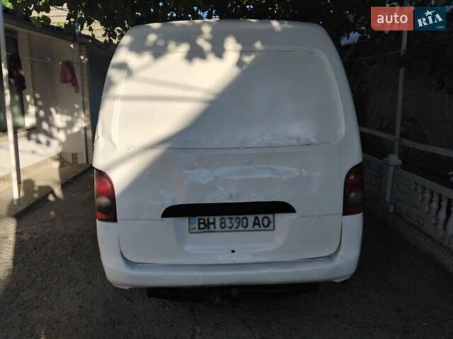 Белый Хендай Н 100, объемом двигателя 2.5 л и пробегом 330 тыс. км за 2000 $, фото 1 на Automoto.ua