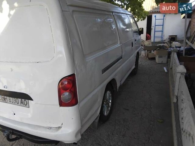 Белый Хендай Н 100, объемом двигателя 2.5 л и пробегом 330 тыс. км за 2000 $, фото 4 на Automoto.ua