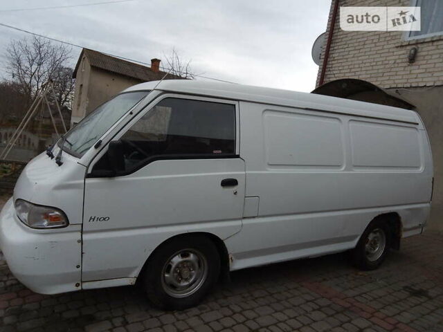 Белый Хендай Н 100, объемом двигателя 2.5 л и пробегом 270 тыс. км за 2500 $, фото 1 на Automoto.ua