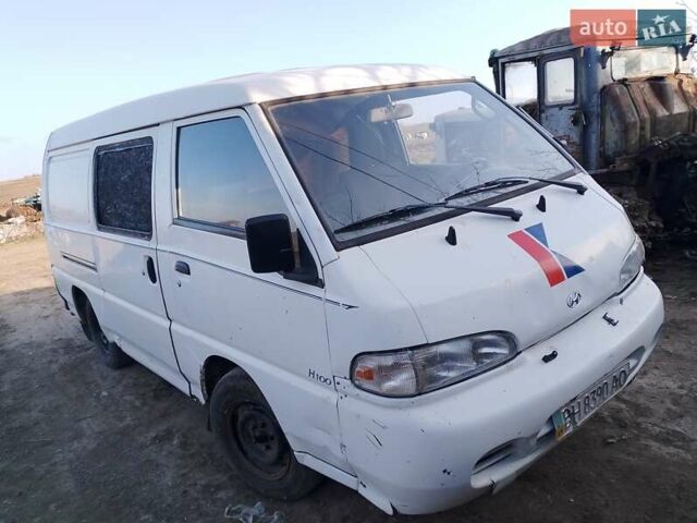 Белый Хендай Н 100, объемом двигателя 2.5 л и пробегом 222 тыс. км за 1300 $, фото 4 на Automoto.ua