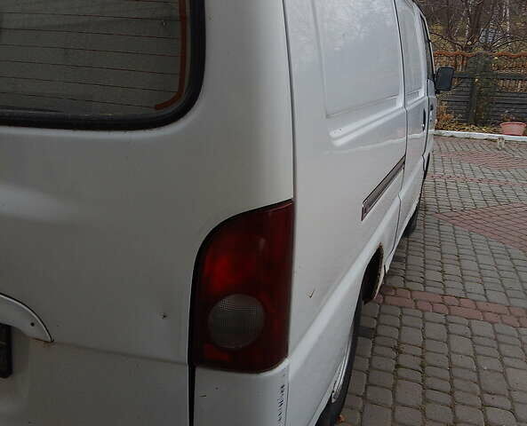 Белый Хендай Н 100, объемом двигателя 2.5 л и пробегом 270 тыс. км за 2500 $, фото 4 на Automoto.ua