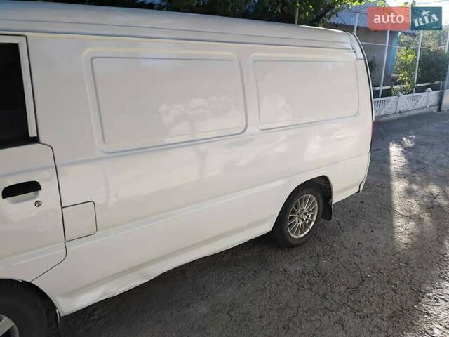 Белый Хендай Н 100, объемом двигателя 2.5 л и пробегом 330 тыс. км за 2000 $, фото 2 на Automoto.ua