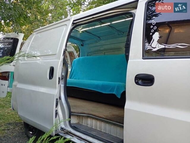 Хендай Н 100 2000 у Луцьку на Automoto.ua Білий Хендай Н 100, об'ємом двигуна 2.5 л та пробігом 300 тис. км за 2500 $, фото 1 на Automoto.ua