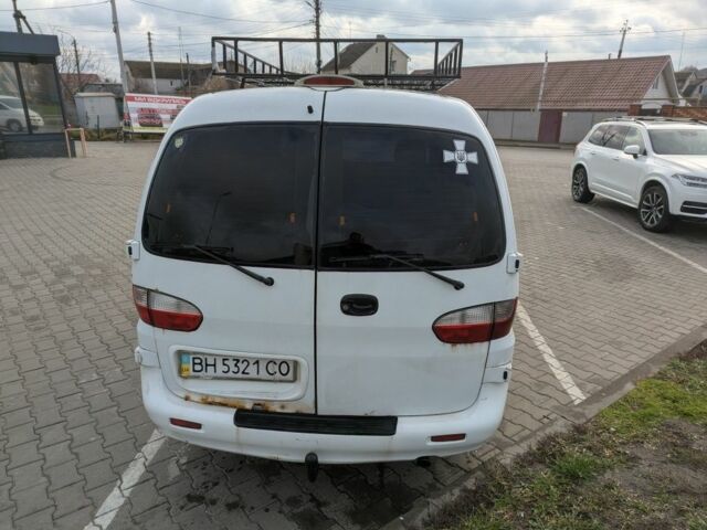 Белый Хендай Н 100, объемом двигателя 2.5 л и пробегом 400 тыс. км за 2335 $, фото 4 на Automoto.ua