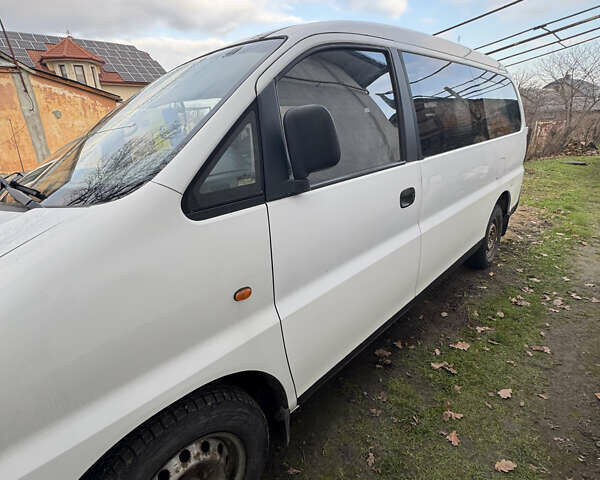 Белый Хендай Н 100, объемом двигателя 2.48 л и пробегом 184 тыс. км за 2800 $, фото 2 на Automoto.ua