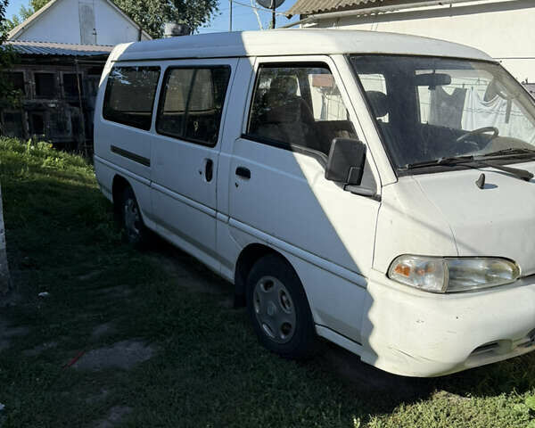 Белый Хендай Н 100, объемом двигателя 2.5 л и пробегом 220 тыс. км за 2300 $, фото 1 на Automoto.ua
