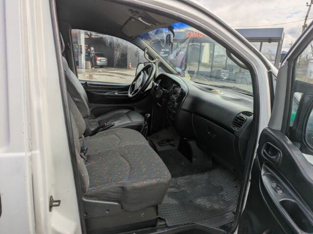 Белый Хендай Н 100, объемом двигателя 2.5 л и пробегом 400 тыс. км за 2335 $, фото 5 на Automoto.ua