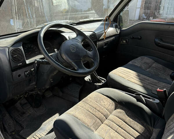 Белый Хендай Н 100, объемом двигателя 2.5 л и пробегом 220 тыс. км за 2300 $, фото 5 на Automoto.ua