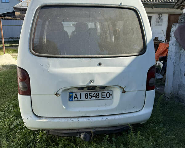 Белый Хендай Н 100, объемом двигателя 2.5 л и пробегом 220 тыс. км за 2300 $, фото 2 на Automoto.ua