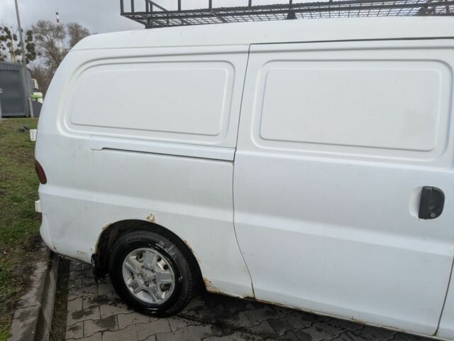 Белый Хендай Н 100, объемом двигателя 2.5 л и пробегом 400 тыс. км за 2335 $, фото 3 на Automoto.ua