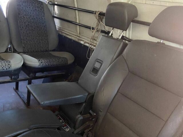 Белый Хендай Н 100, объемом двигателя 2.5 л и пробегом 400 тыс. км за 2335 $, фото 7 на Automoto.ua