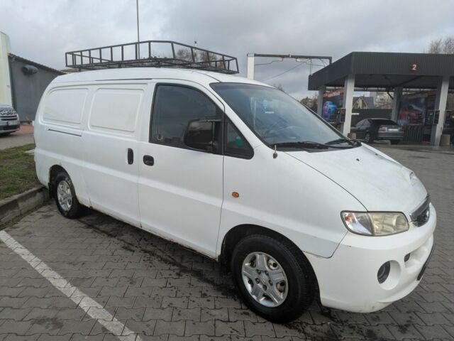 Белый Хендай Н 100, объемом двигателя 2.5 л и пробегом 400 тыс. км за 2335 $, фото 1 на Automoto.ua