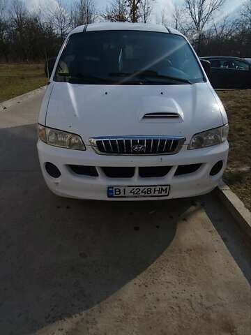 Белый Хендай Н 100, объемом двигателя 2.5 л и пробегом 282 тыс. км за 4650 $, фото 4 на Automoto.ua