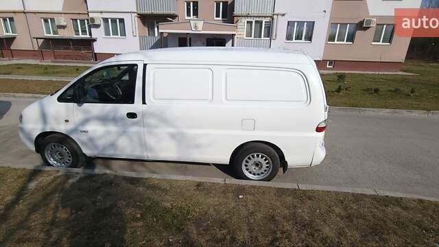 Белый Хендай Н 100, объемом двигателя 2.5 л и пробегом 282 тыс. км за 4650 $, фото 1 на Automoto.ua