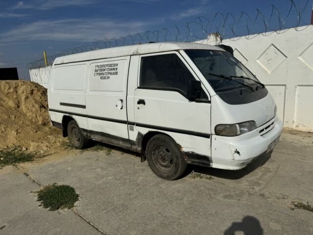 Білий Хендай Н 100, об'ємом двигуна 2.5 л та пробігом 300 тис. км за 650 $, фото 3 на Automoto.ua