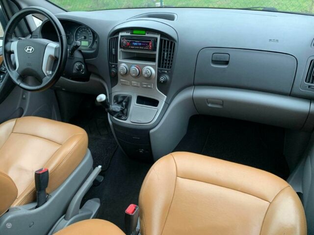 Черный Хендай Н 100, объемом двигателя 2.5 л и пробегом 231 тыс. км за 7100 $, фото 11 на Automoto.ua