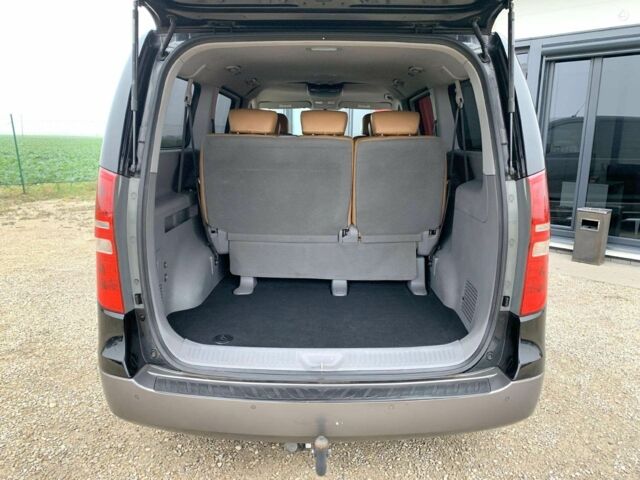 Черный Хендай Н 100, объемом двигателя 2.5 л и пробегом 231 тыс. км за 7100 $, фото 23 на Automoto.ua