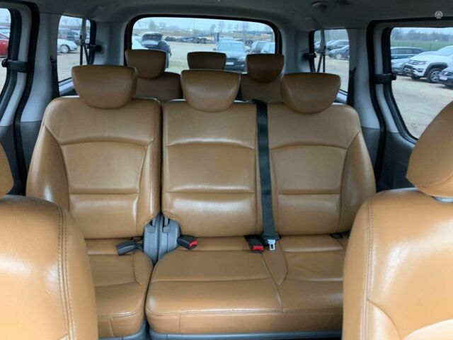 Черный Хендай Н 100, объемом двигателя 2.5 л и пробегом 231 тыс. км за 7100 $, фото 13 на Automoto.ua